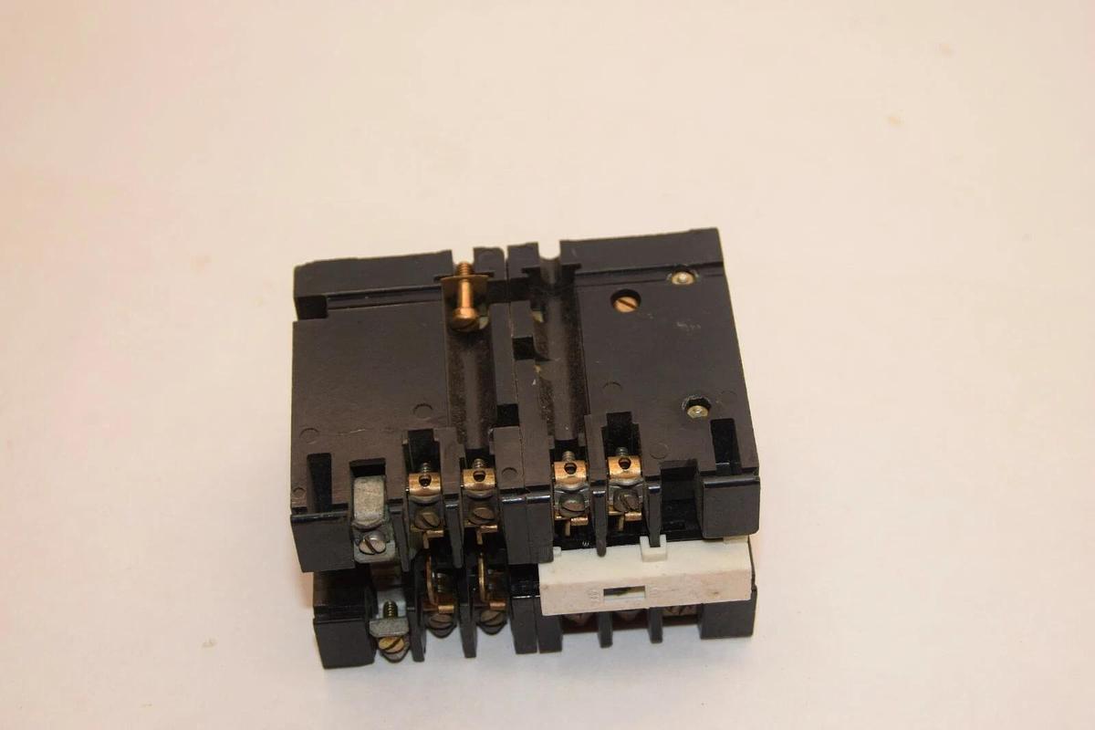 Used GENERAL ELECTRIC CR122A04302AA 115V 60Hz 360V 10A Series A Industrial Relay