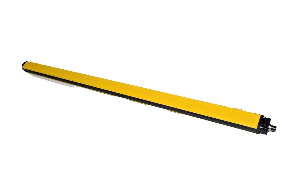 Used Schmersal Safety Light Curtain SLC440COM-E-0810-14 Emitter .3-7.0m 24VDC