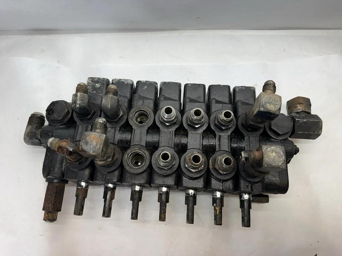 Used Racine C 88 0986 855 006 Challenger Wrecker Hydraulic Valve Block 7 spool Valve