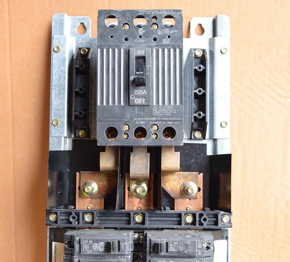 Used General Electric GE A Series 225A Panelboard Interior AQL3422ATX AXB4M9 3ph 4w