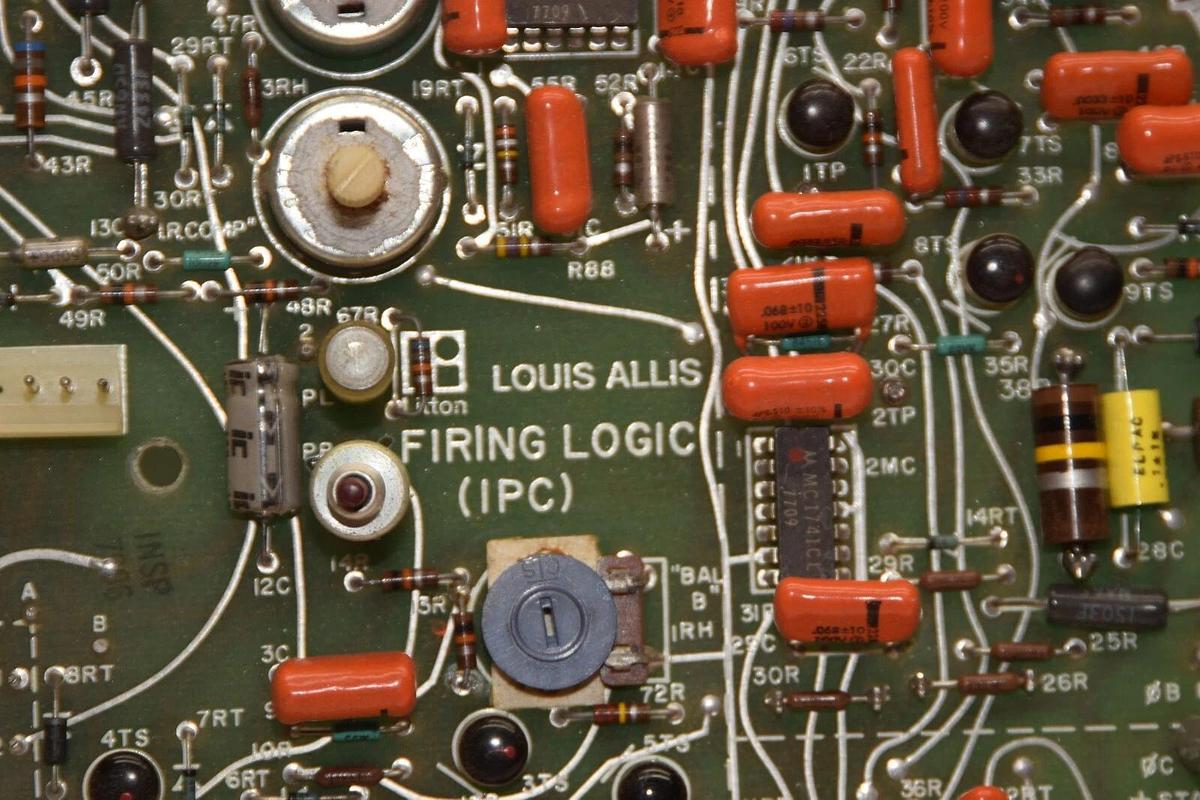 Used LOUIS ALLIS CO. 5Y897-0444 Firing Logic Control Board