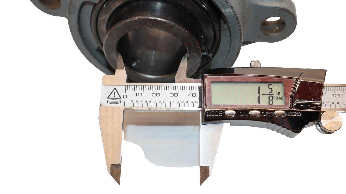 SealMaster SFT 26 , SFT26 , SFT-26 1-5/8" 2-Bolt Flange Bearing (New)