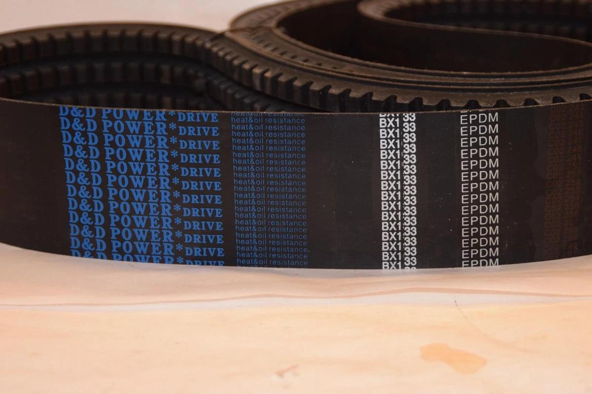 (NEW) D&D POWER DRIVE BX133/04 4 Rib Banded Belt