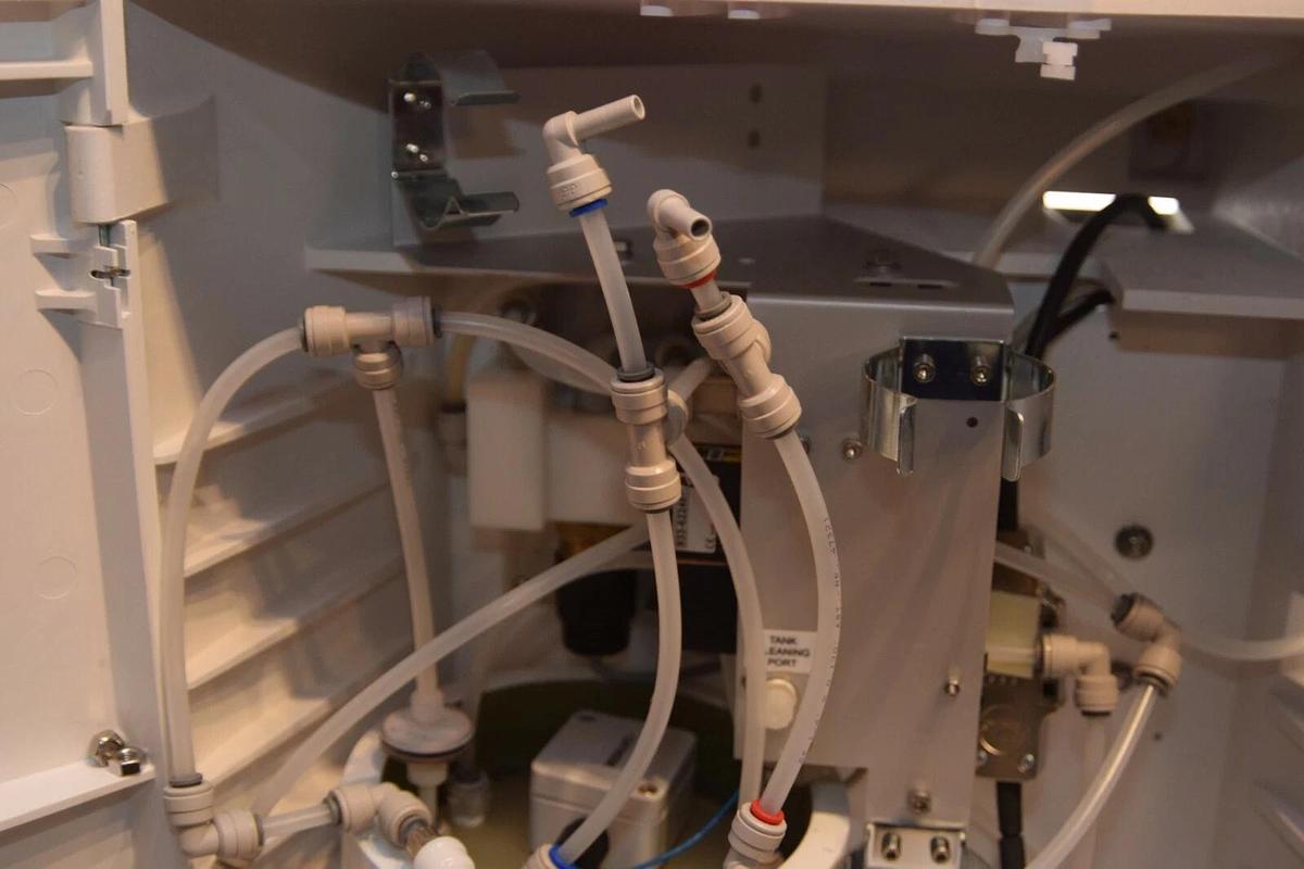 Used SARTORIUS STEDIM Arium 61215 Type 2 100-240Vac 50/60Hz Water Purification System