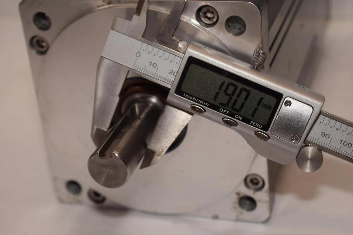 PARKER MPC1141X-117621 Servo Motor 3ph 460v 3.4hp 2.5kW MPC1141X117621 A (NEW)