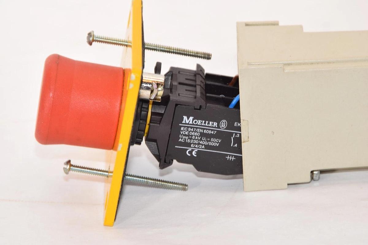 Used MOELLER 10A 600V EK01 Emergency Stop Switch With Housing