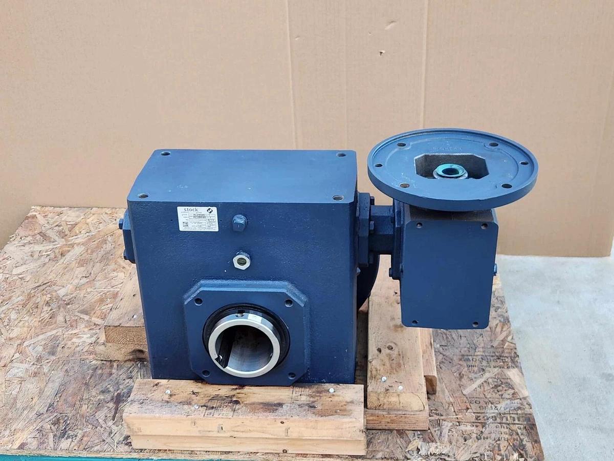 Stock GearBox  AC26590-1  1.951HP 600:1 Ratio, large heavy duty gear box (New)