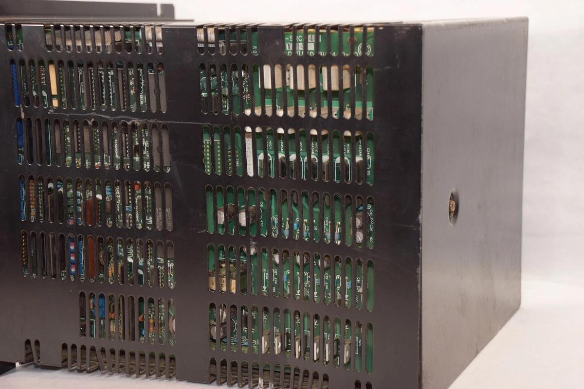 Used Yaskawa Drive ServoPack CACR-SR44BC1CSY414 CACRSR44BC1CSY414 *casing dented*