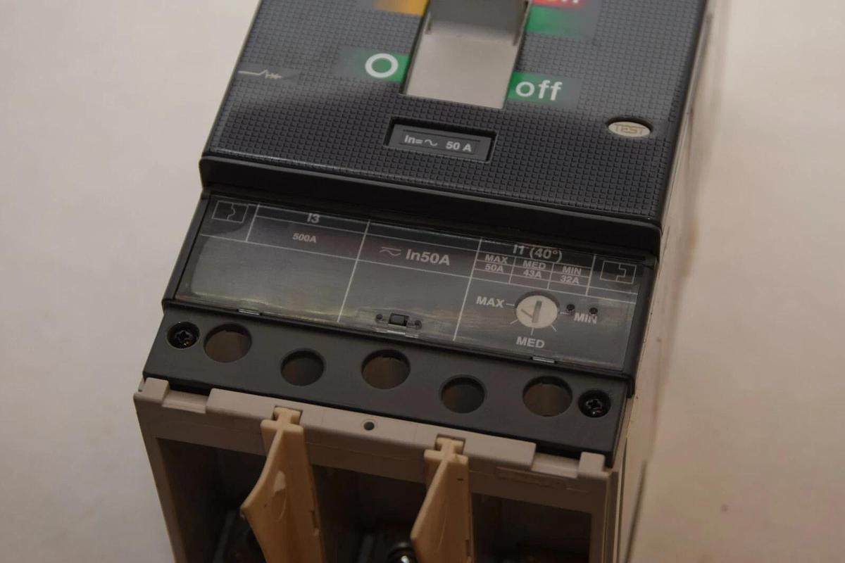 Used ABB SACE Tmax T4S 250 T4S250 3 Pole 250 Amp 250A 542137P3 E93565 Circuit Breaker