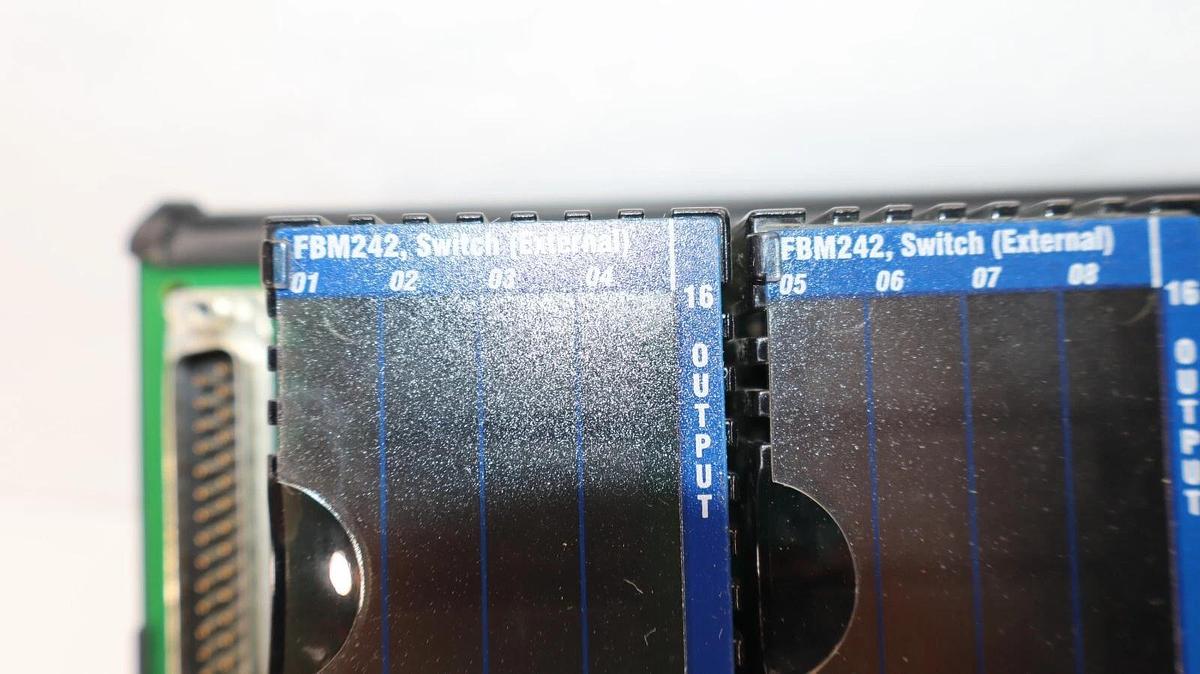 Used FOXBORO INVENSYS FBM2424 P0916NG 0D RY0835 External Switch 16 Output