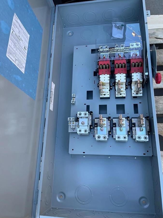 Eaton DH326NGK5 B 600 Amp 600A Heavy Duty Safety Switch 120/240v 4w Type 1 (NEW)