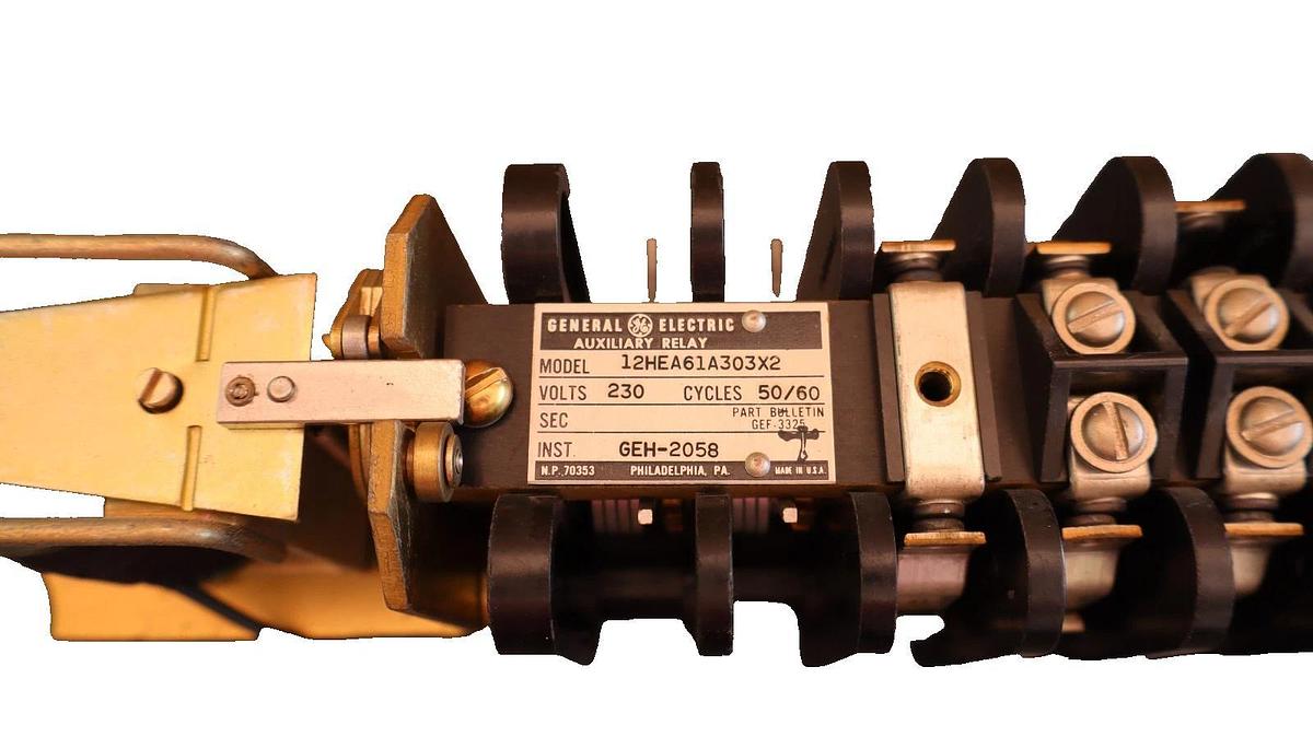 Used GE General Electric Lockout Auxiliary Relay 12HE61A303X2 230V