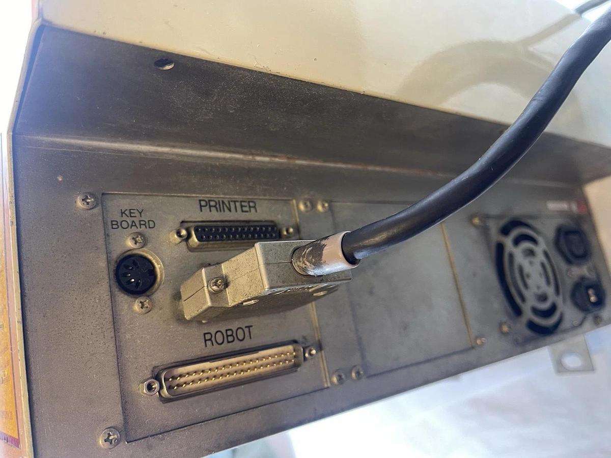 Used Yushin T/W566894 Touchscreen Robotic Teach Pendant F8342392 Computer