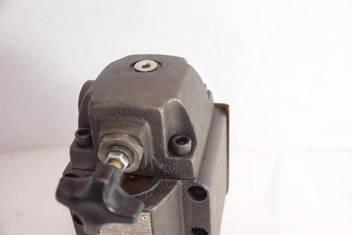 VICKERS EATON XCG 10 16 30 XCG101630 REDUCING VALVE  1000 PSI *NOS*