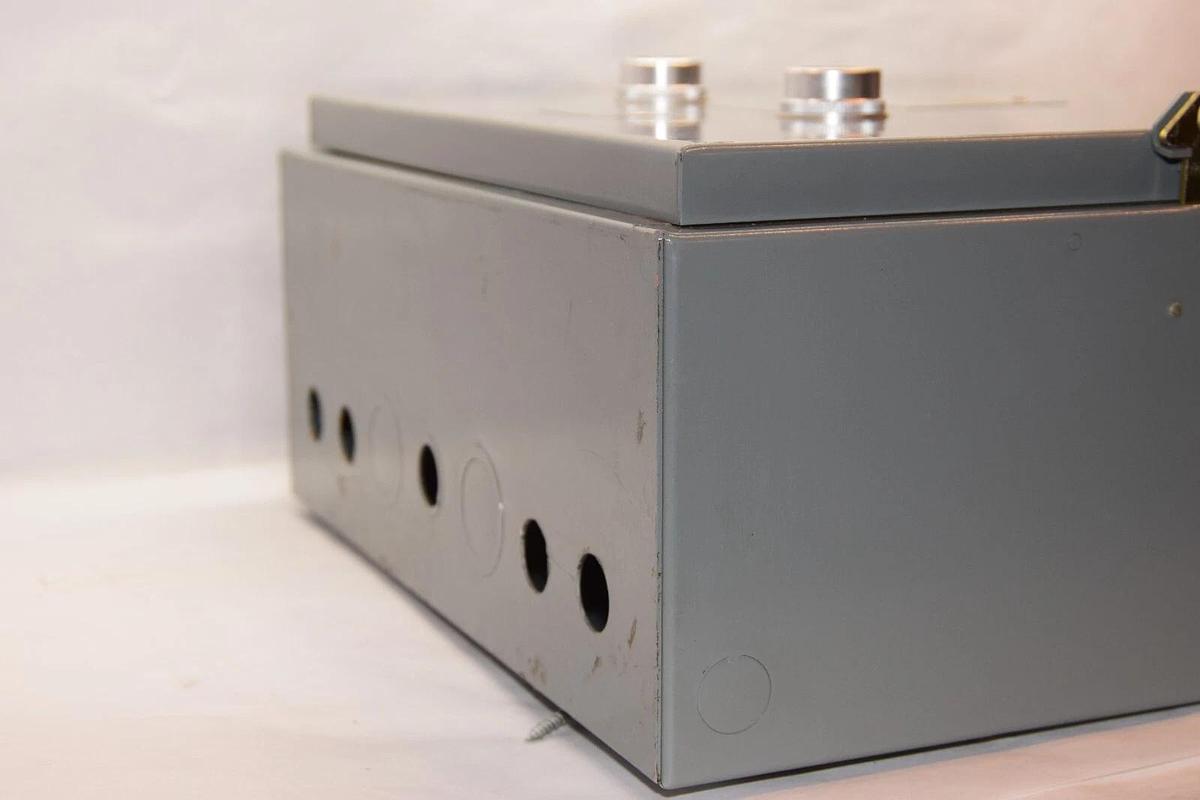 Used SQUARE D 8810 SDG-2 Enclosure w/ Reversing Contactor Size 2 8810 SD0-2  220/240v