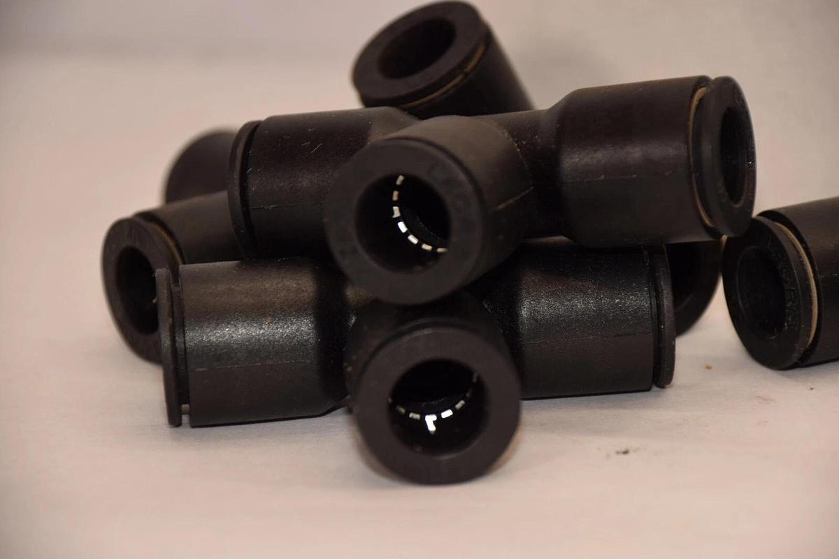 (NEW - Box of 7) LEGRIS Push-to-Connect 1PEU8 1/2" Union Tee Fitting