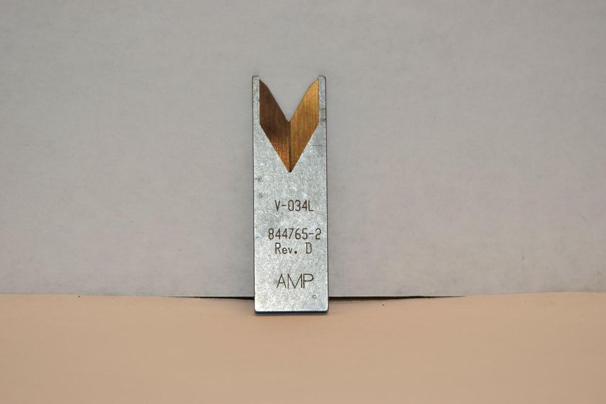 NEW AMP 844765-2 V-034L REV. D WIRE INSULATION STRIP BLADE