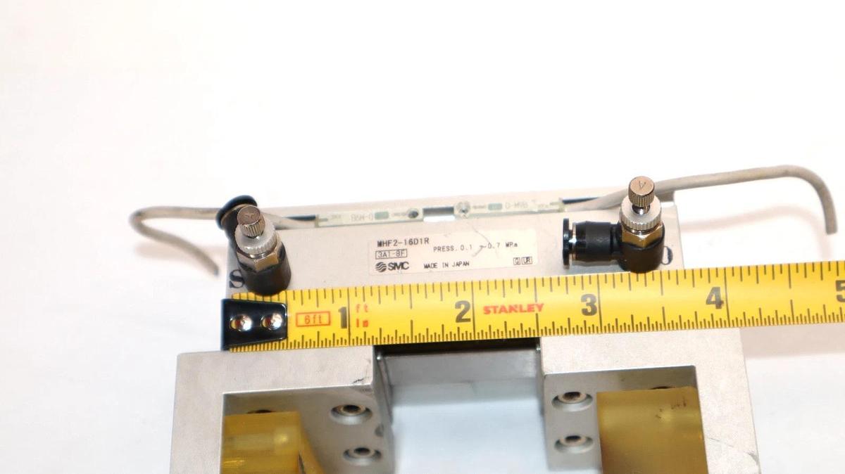 Used SMC MHF2-16D1R , MHF216D1R 0.1-0.7MPa Low-Profile Gripper Air Cylinder