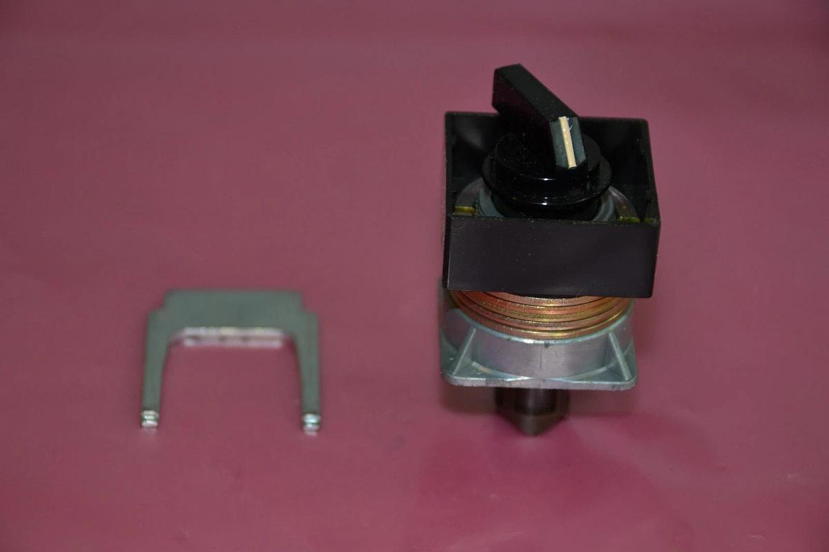 SQUARE D SELECTOR SWITCH OPERATOR CLASS 9001 TYPE LSSA-2B LSSA 2B 9001LSSA2B NEW