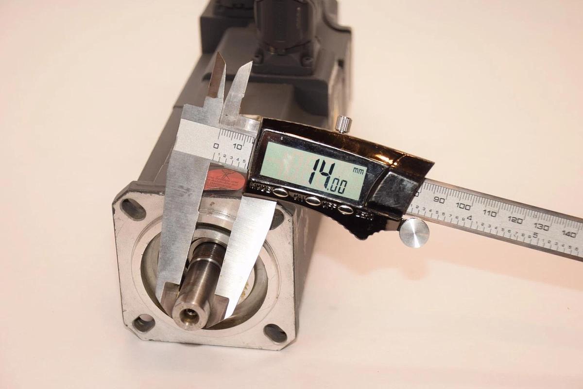 Used SIEMENS Motor 1FK7034-5AK71-1LH3 1FK70345AK711LH3 330v