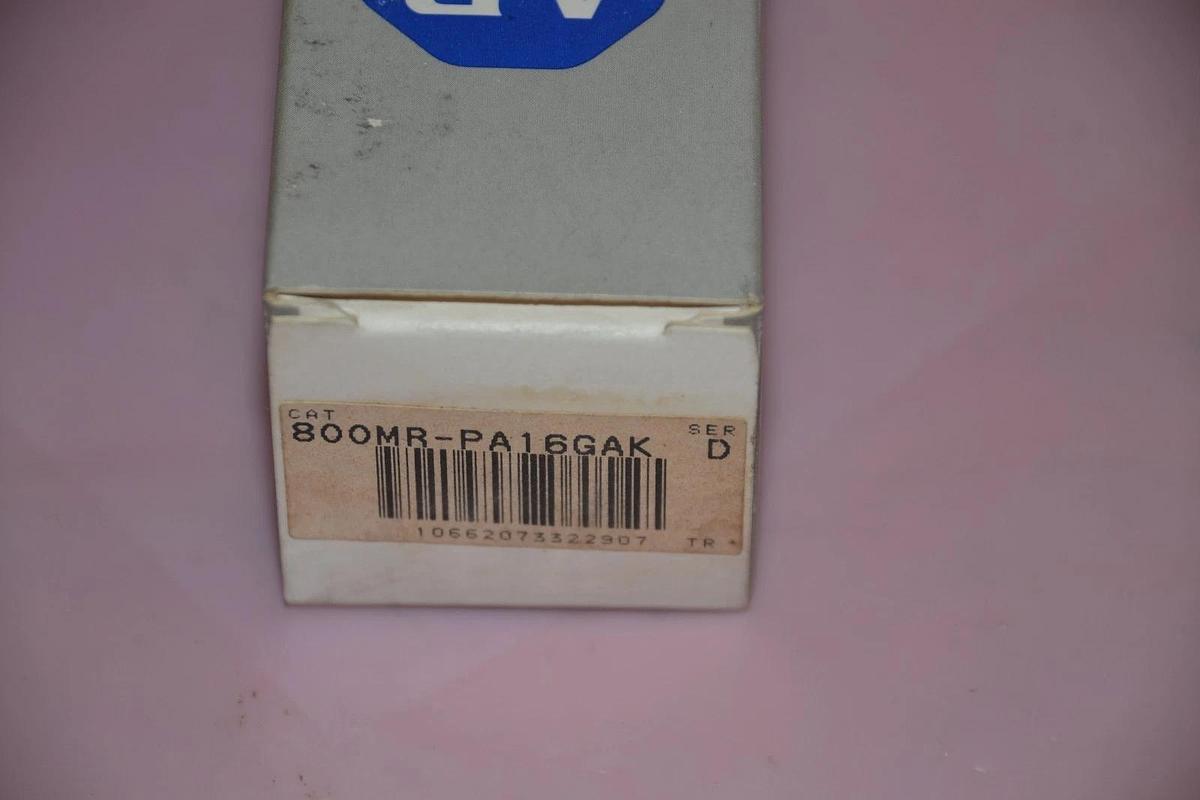 ALLEN BRADLEY 800MR-PA16GAK SER D 120V ILLUMINATED GREEN PUSH BUTTON NEW