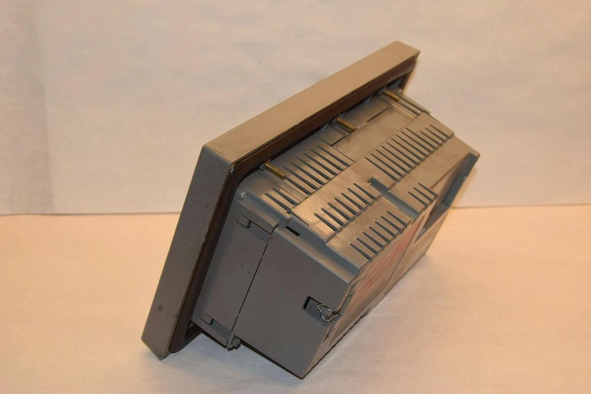 Used XYCOM 31000 Operator Interface 3100-0101000000000 / 31000101000000000