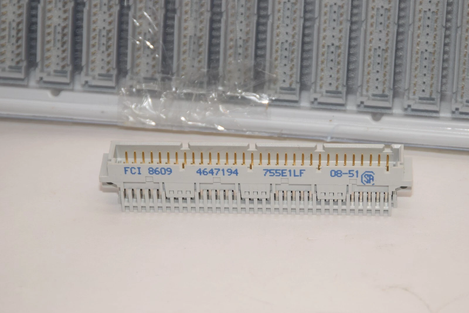 (NEW -Pk 16) AMPHENOL FCI 8609 4647194 755E1LF FC186094647194755E1LF Connector