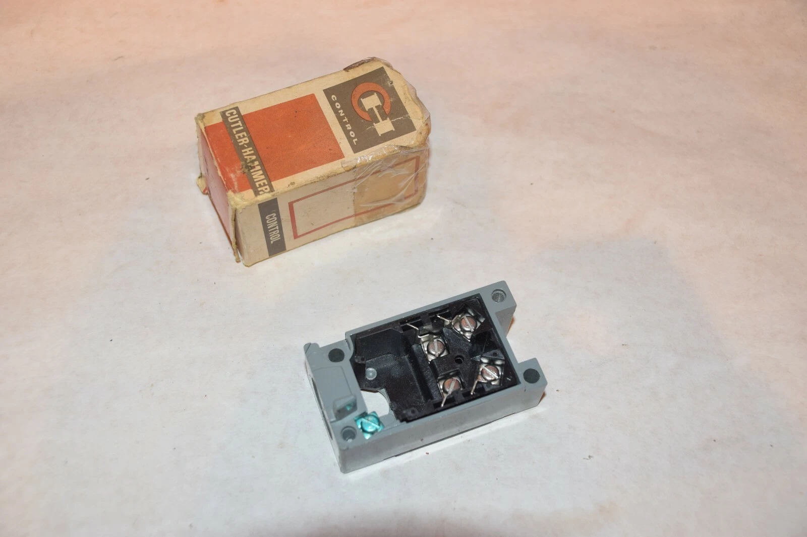 NEW CUTLER HAMMER E50 RAM SERIES A1 LIMIT SWITCH RECEPTACLE