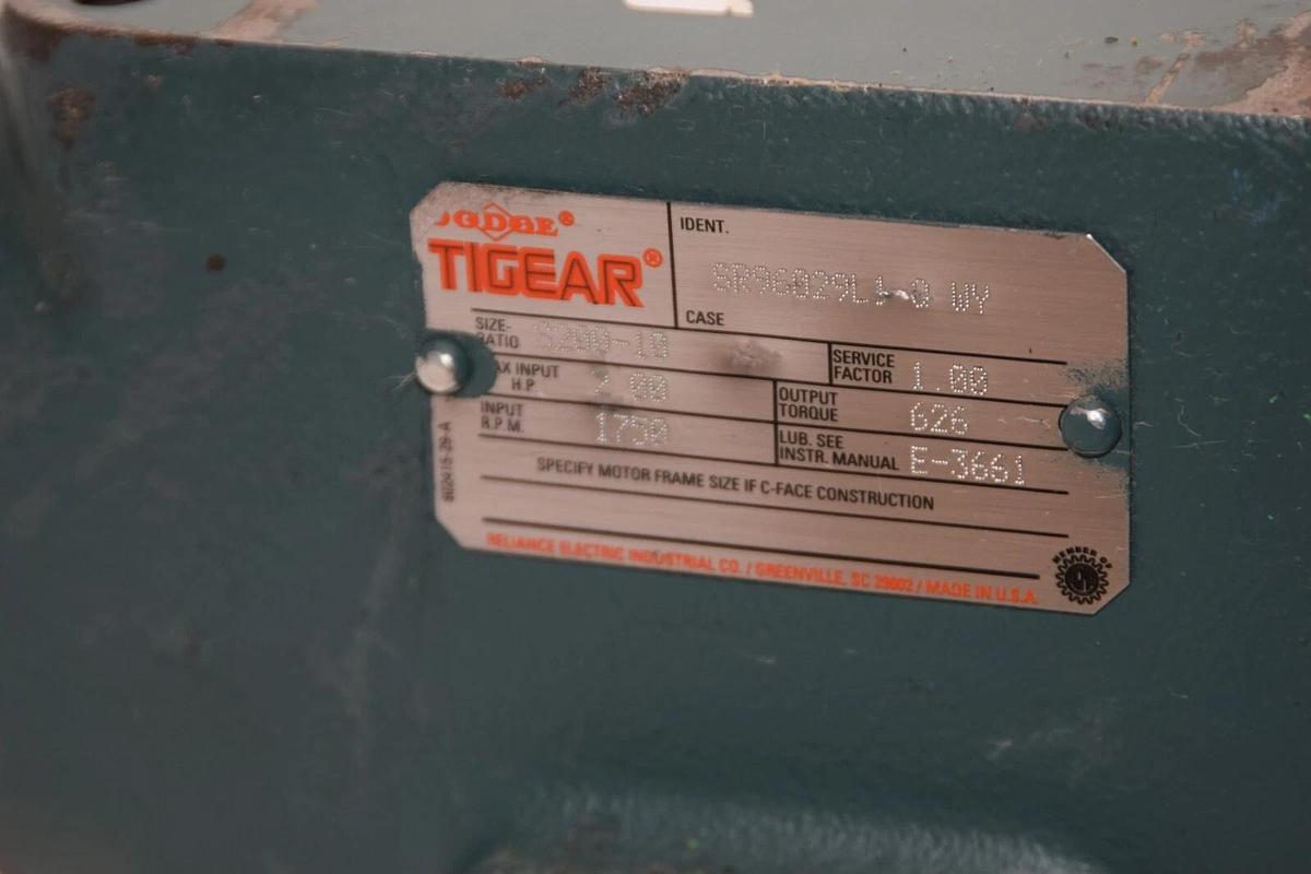 Used DODGE TIGEAR SR96029L1-9-WY size 200 Ratio 626 Torque 1750rpm Gear Reducer