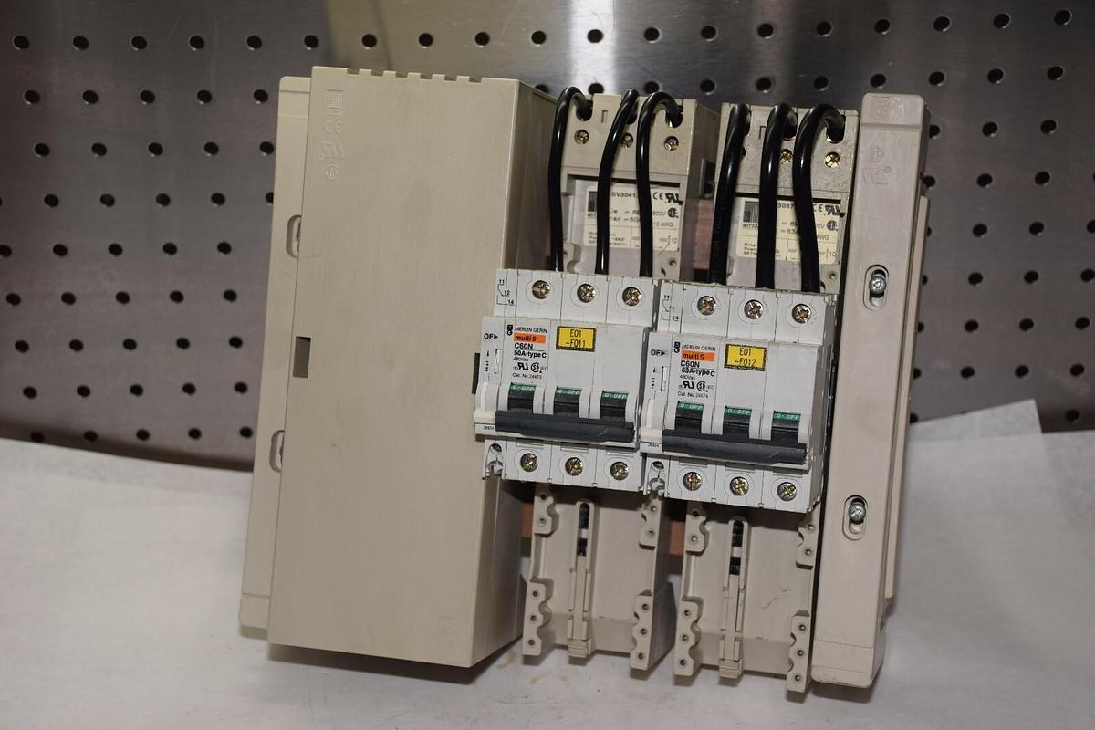 Used RITTAL RILINE BUSBAR SYSTEM 1662 35726 SV3041.000 WITH BREAKERS 50A 63A