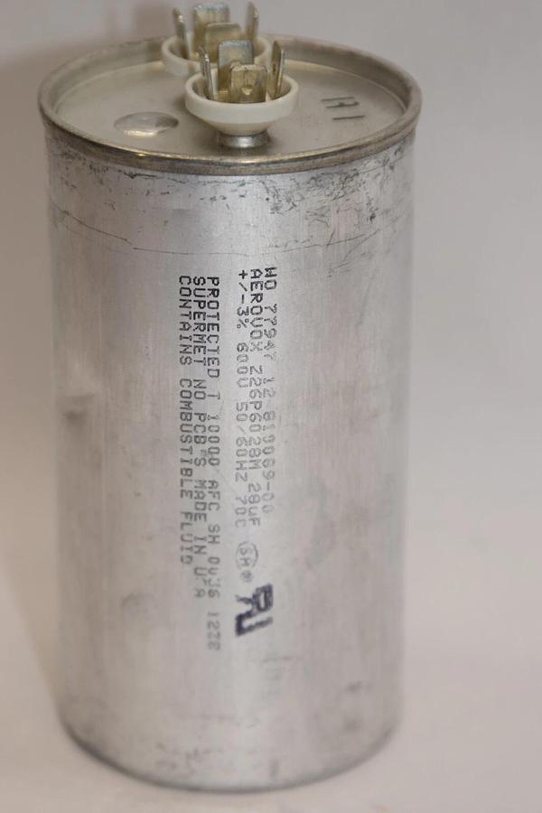 Used Aerovox Z26P6028M 12-810089-00 28uF +/-3% 600V Capacitor