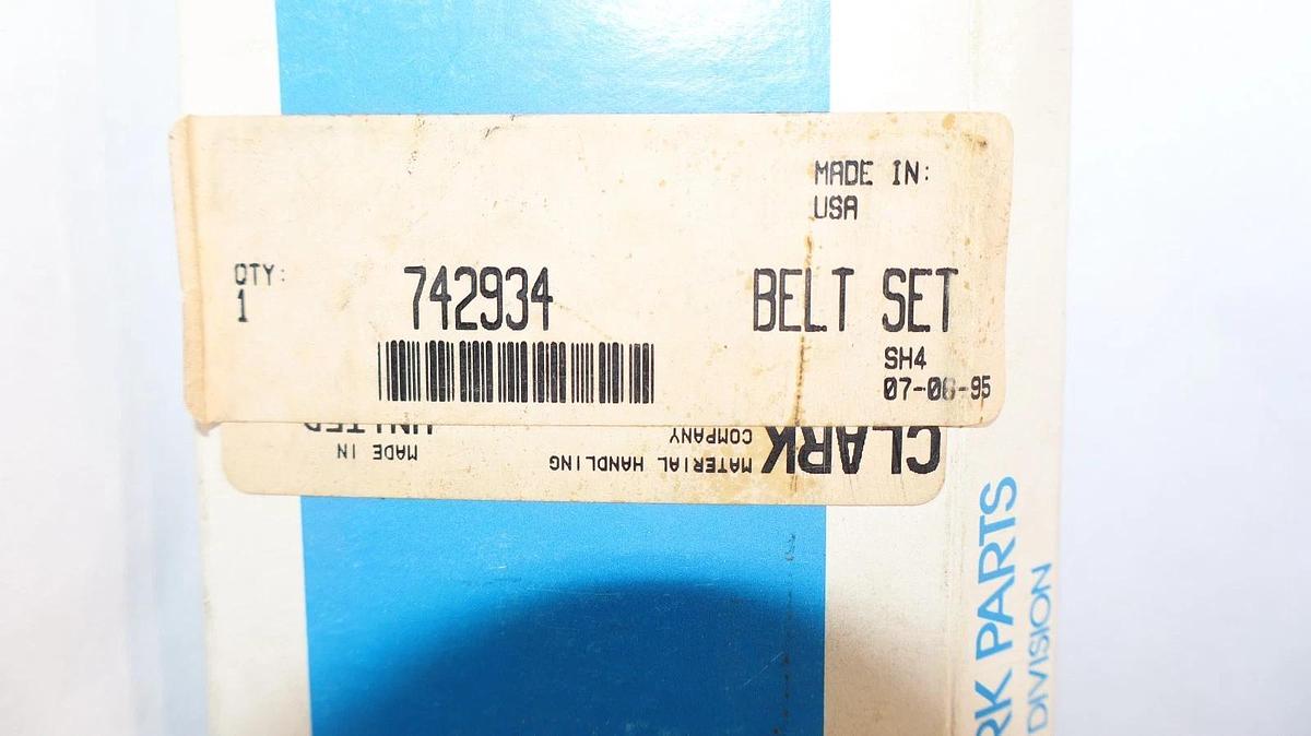 (NEW) CLARK 742934 , DF 42-0492 Fan V-Belt OEM USA