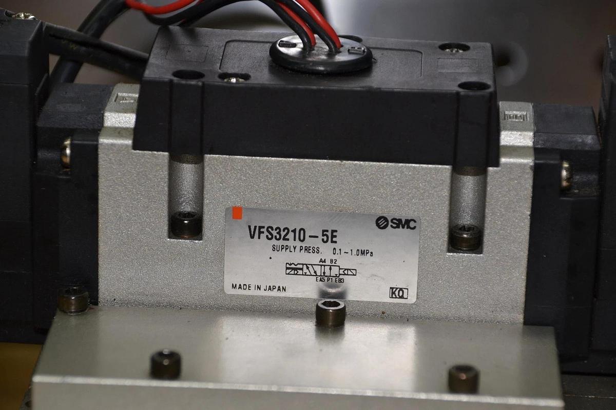 Used SMC VFS3210-5E VFS32105E SOLENOID VALVE ON MANIFOLD