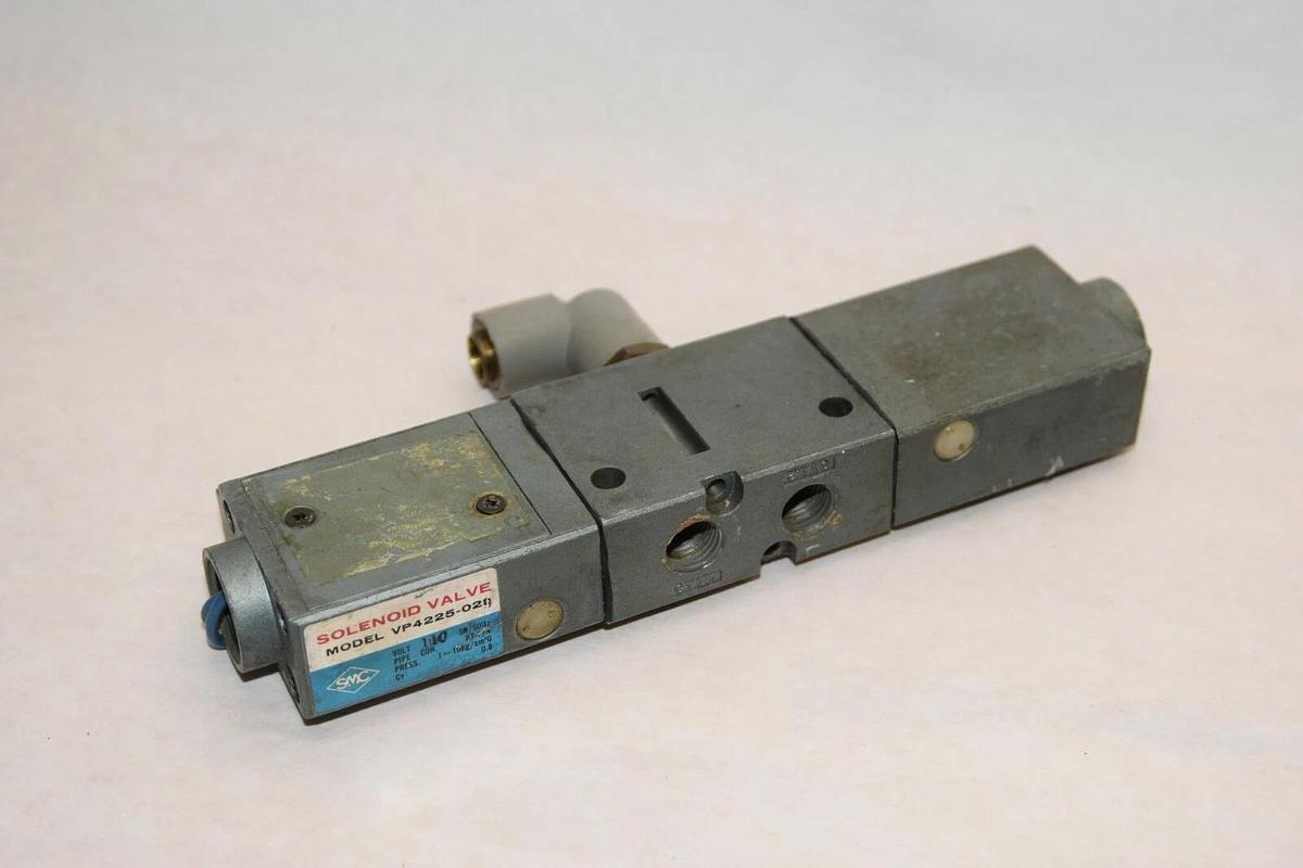 Used SMC SOLENOID VALVE VP4225-021 VP4225021 VP4225 021 100V