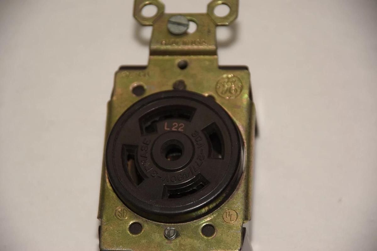 GE GENERAL ELECTRIC L-22 30A 277/480V 3 PHASE TWIST LOCK RECEPTACLE NEW