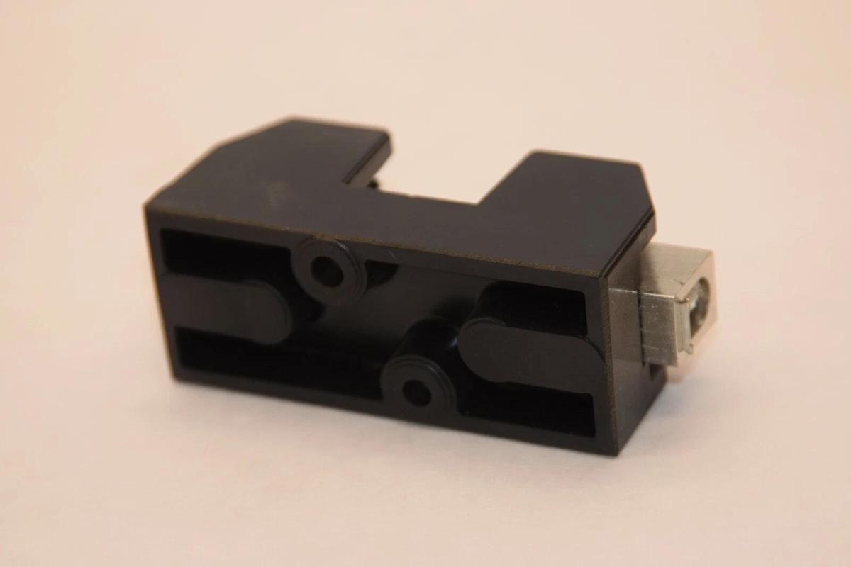 Used MARATHON 4100007 F30A1B Fuse Block Holder