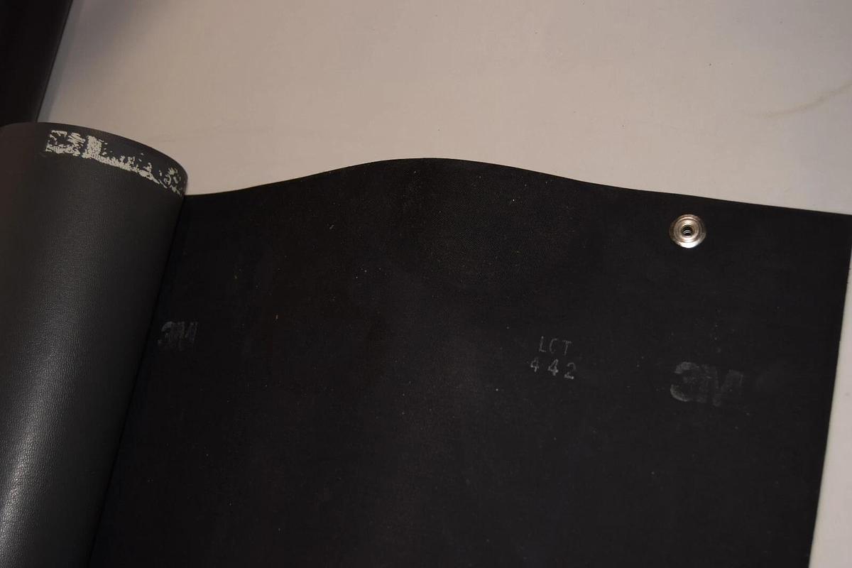 Used ARATRON AEI-DT020 ESD Monitor w/ 2 Mats 47"x36" & 60"x24" Wearwell Desk Mat Kit