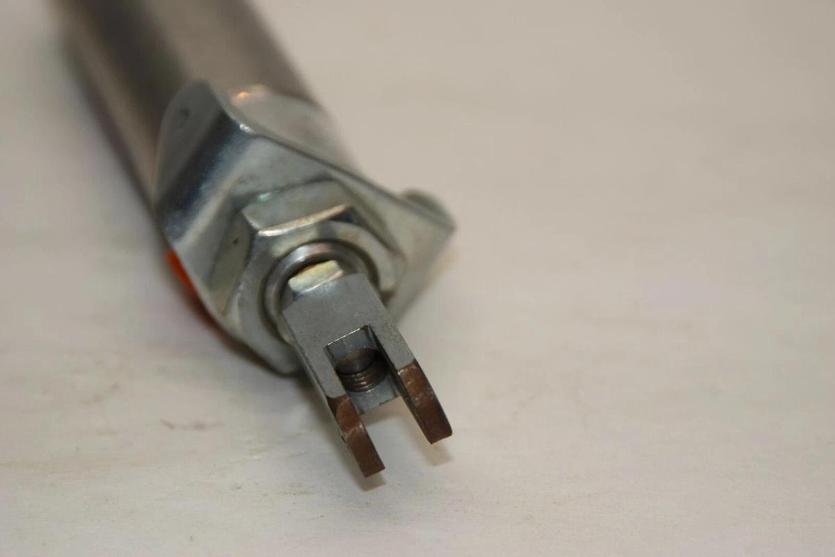 (NEW) KNU-VISE 6-D-1 1/2 6-D1-1/2 Pneumatic Cylinder