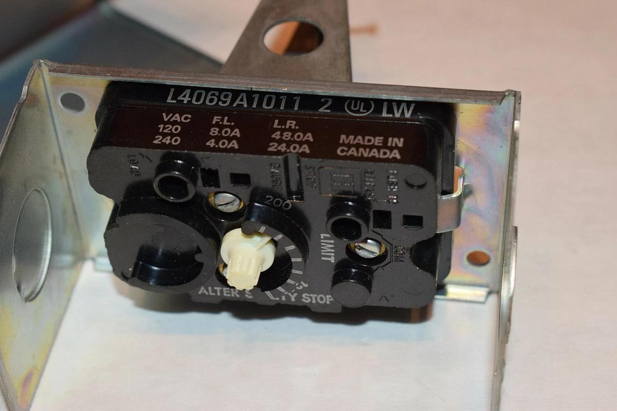 NEW HONEYWELL L4069A1011 3" INSERTION LIMIT CONTROLLER