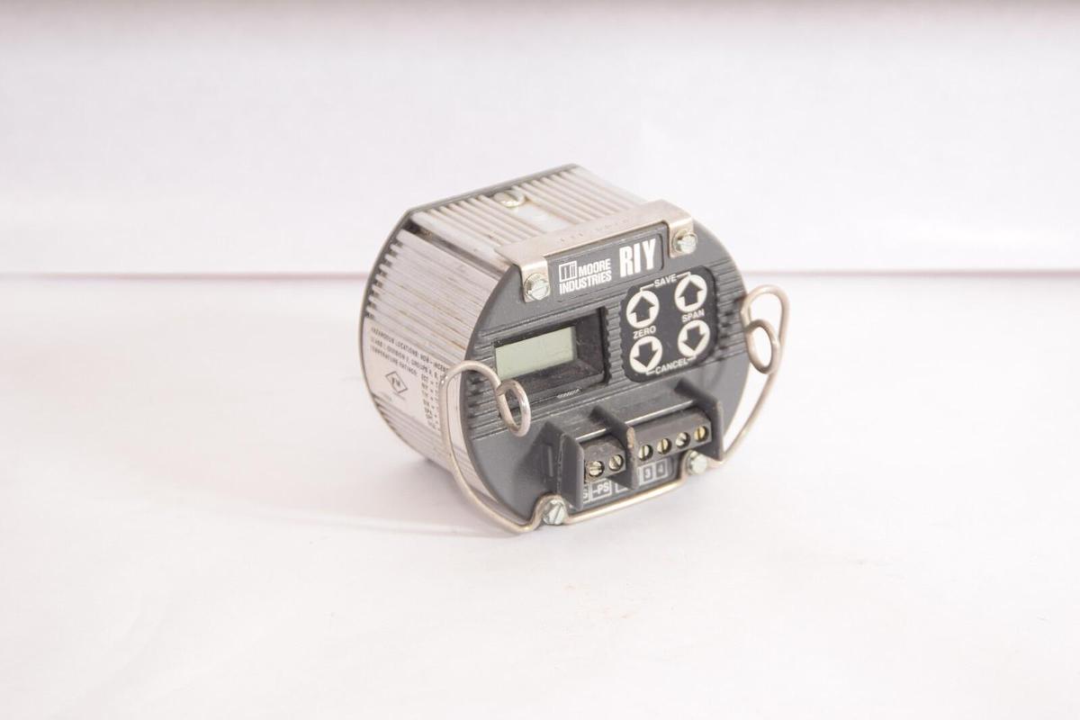 Used MOORE INDUSTRIES RIY/R0-0-55C/4-20MA/12-42DC  D2LC Transmitter