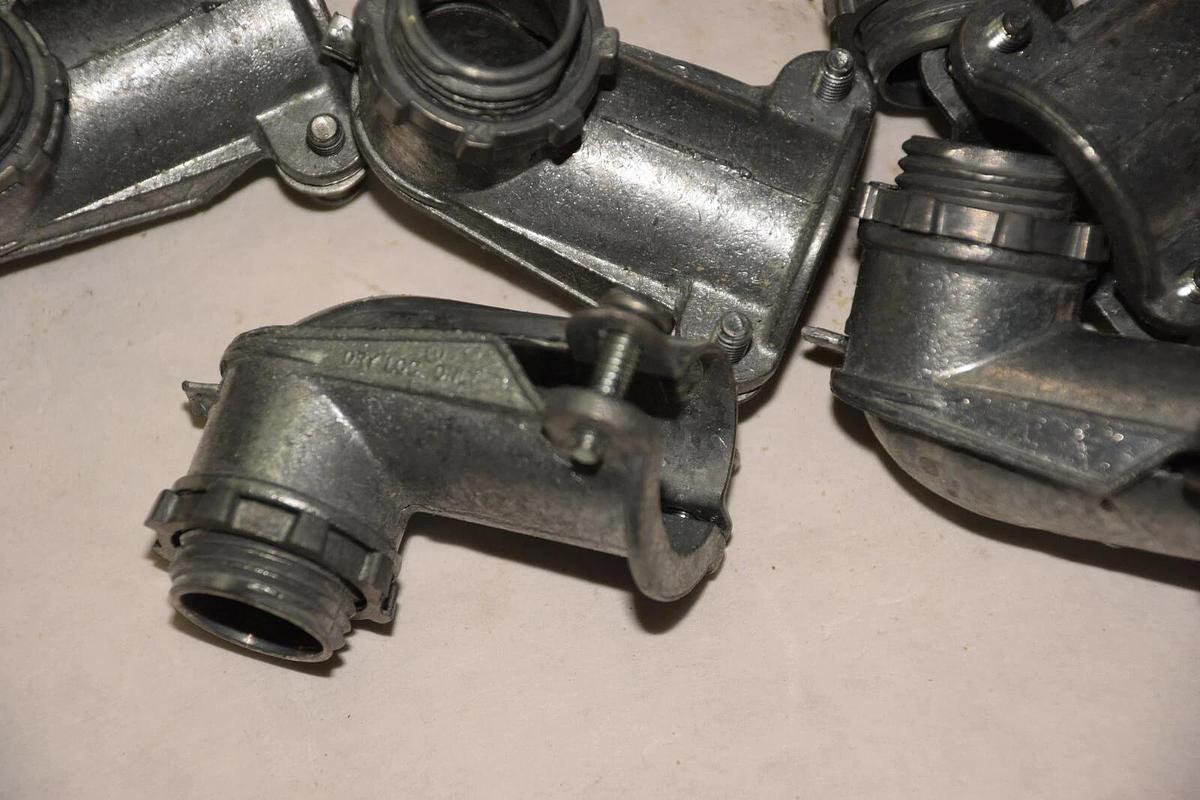 (LOT OF 45) APPLETON 1/2" 90 DEGREE ARMORED FLEXIBLE CABLE END NEW