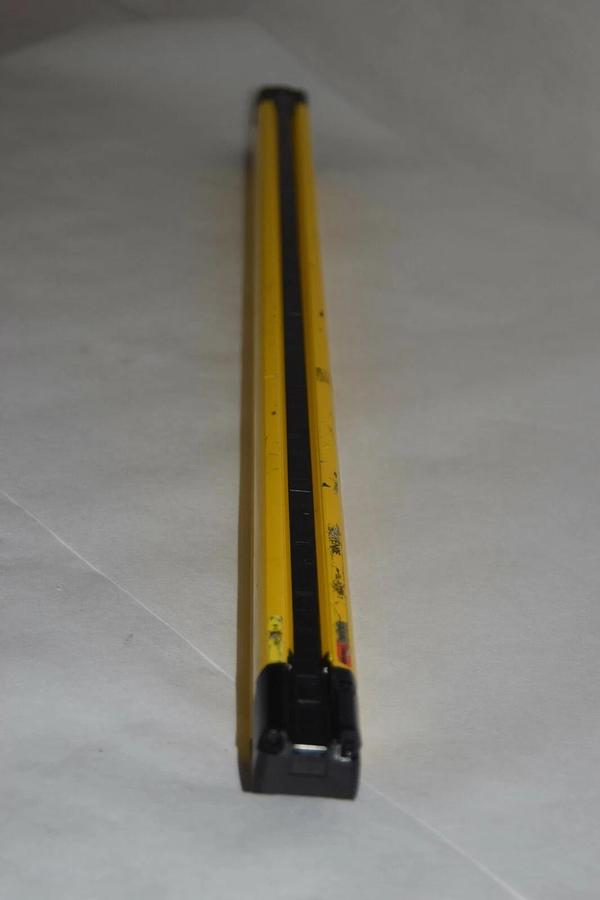 Used KEYENCE GL-R32H-T GLR32HT 24vdc 61mA Class 2 Transmitter Safety Light Curtain