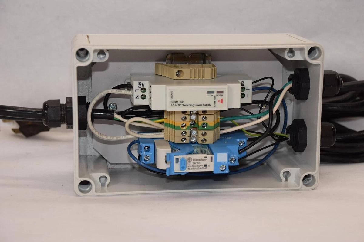 Used RITTAL 7" x 4.5" x 3.5" Enclosure With SPM1-241 AC To DC Switch Power Supply