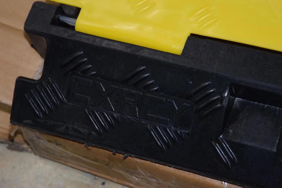 (NEW) CXRCY 38.5" x 12" LESSHATL00714YJ Cable Protector  Ramp