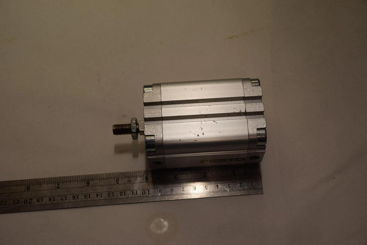 (New) FESTO ADVULQ-40-50-A-P-A PNEUMATIC COMPACT CYLINDER 156805