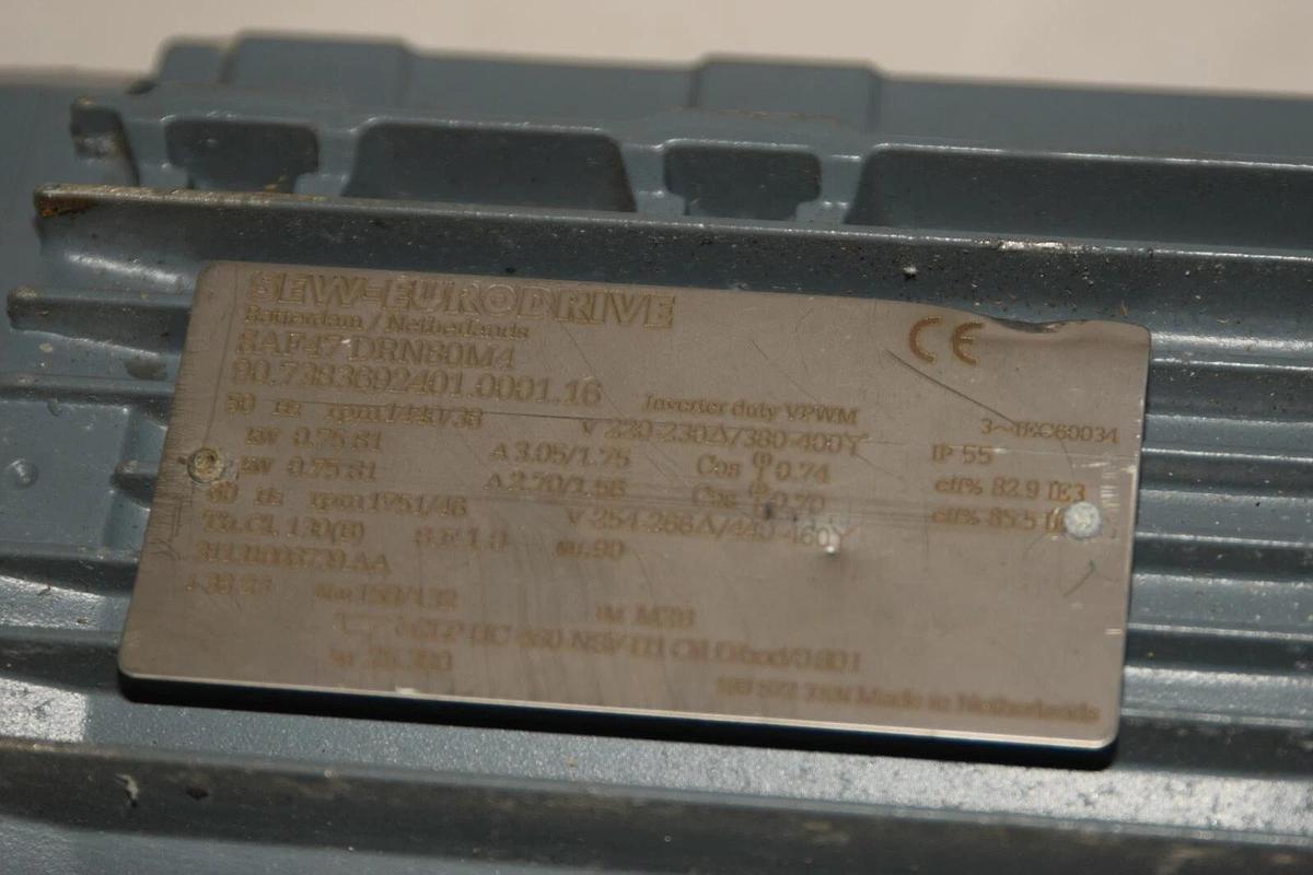Used SEW-EURODRIVE SAF47DRN80M4  90.7383692401.0001.16  220 380V