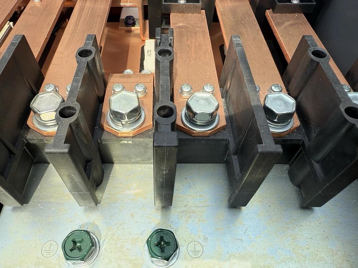 Mitsubishi VSD VFD Drive FR-A840-04810-1-U6 FRA840048101U6 3ph AC380-500v *READ*