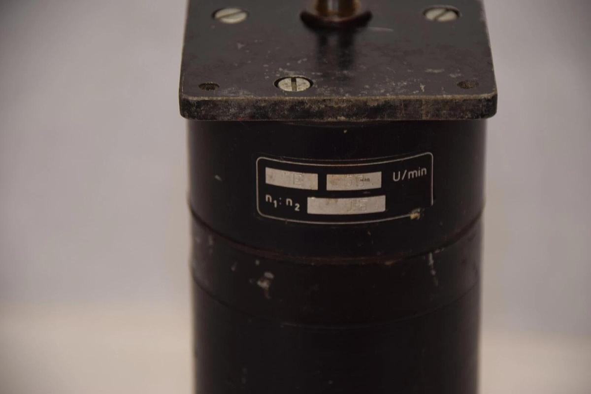 Used BERGER LAHR 220V 60Hz 0,6uF 900u/M 65K rsm E 60u/min n1:n2 15 Stepper Motor