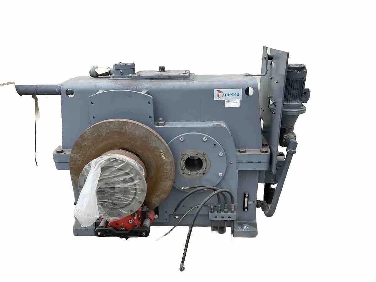 Refurbished Metso Drives helical gearbox 50026 CHG148M2.0-DBT ratio 3.586:1.9 1236 kW
