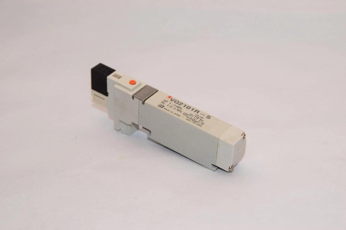 (NEW) SMC VQ2101R-5 Valve Manifold